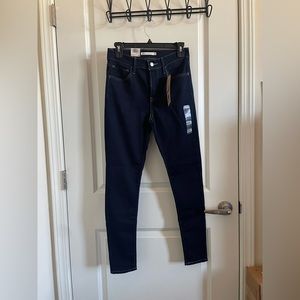 Levi High Rise Super Skinny Stretch size 6